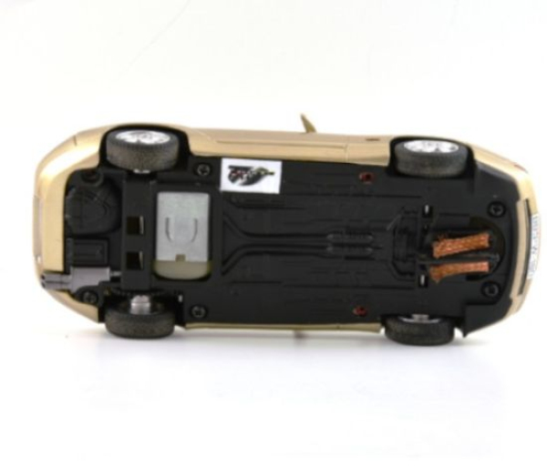 Le Mans Porsche 928 champagne